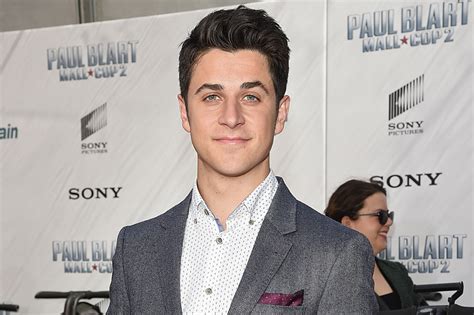 david henrie nude|Wizards Star David Henrie Throws Shade。